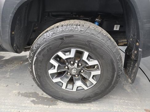 Used 2020 Toyota Tacoma TRD Off-Road image 16