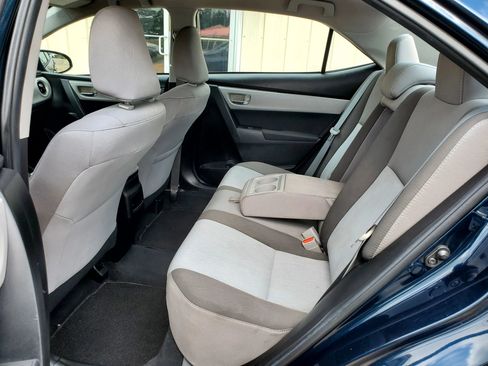 Used 2018 Toyota Corolla LE w/ Carpet Mat Package (TMS) FWD image 5