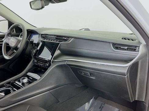 Used 2023 Jeep Grand Cherokee L Laredo image 34