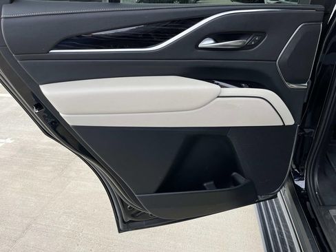 Used 2021 Cadillac Escalade Sport w/ Driver Assist Tech Package image 18