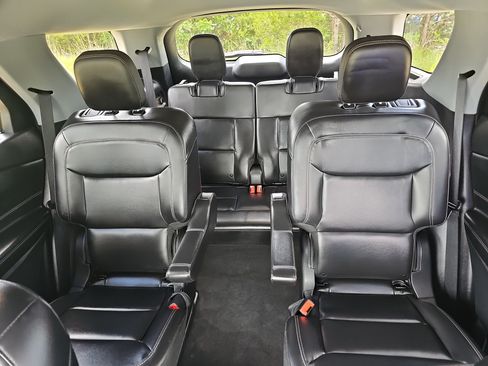Used 2022 Ford Explorer XLT w/ Equipment Group 202A AWD/4WD image 20