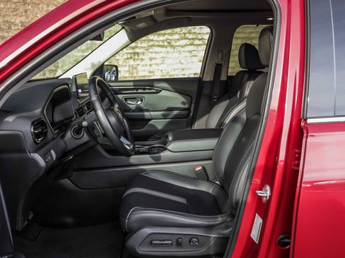 Used 2025 Honda Pilot Touring image 23