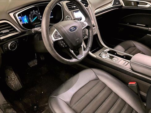 Used 2017 Ford Fusion SE w/ Equipment Group 201A image 12