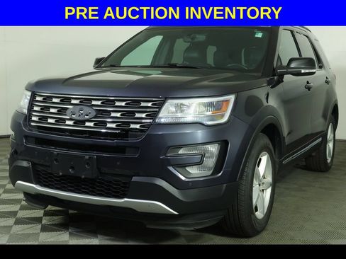 Used 2017 Ford Explorer XLT w/ Equipment Group 202A AWD/4WD image 1
