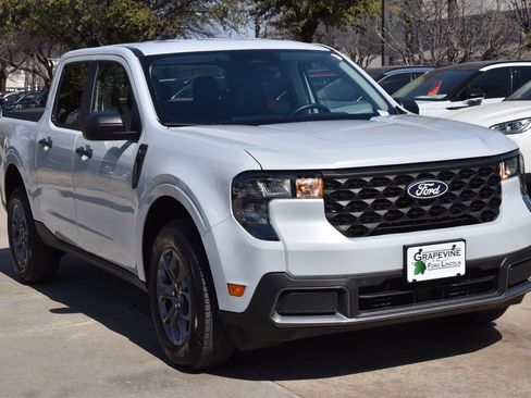 Certified 2025 Ford Maverick XLT image 4