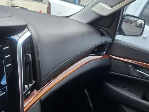 Used 2015 Cadillac Escalade ESV Luxury image 2