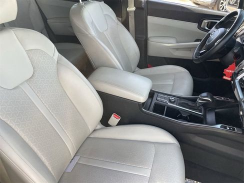Certified 2022 Kia Sorento S image 10