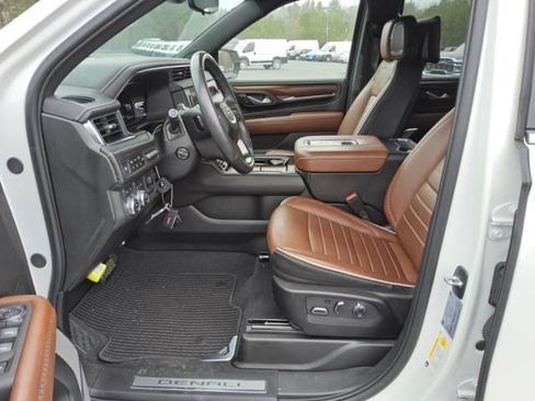 Used 2024 GMC Yukon Denali Ultimate w/ LPO, Illumination Package image 5