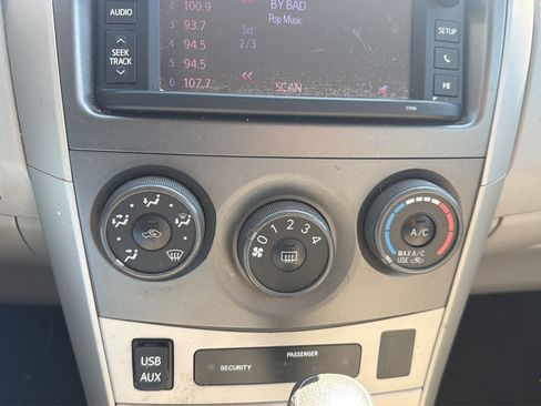 Used 2013 Toyota Corolla LE FWD image 16