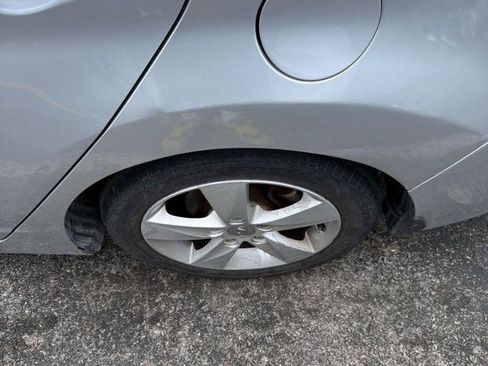 Used 2013 Hyundai Elantra GLS w/ Preferred Pkg FWD image 17
