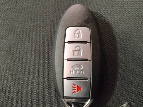 Used 2019 Nissan Titan SV image 32