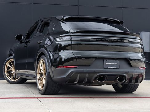 Certified 2024 Porsche Cayenne Turbo GT image 3