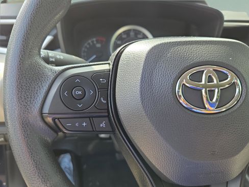 Used 2022 Toyota Corolla LE FWD image 12