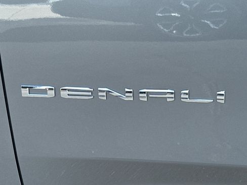 New 2026 GMC Yukon XL Denali w/ Denali Reserve Package AWD/4WD image 13