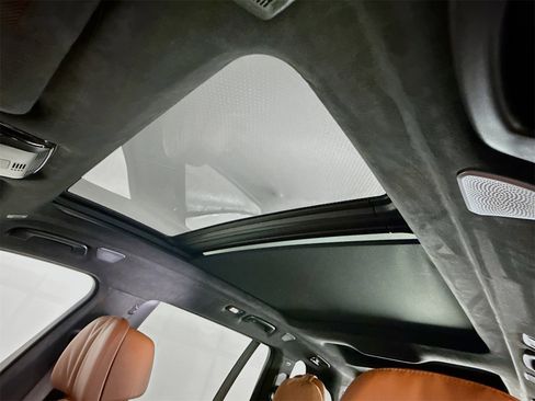 Used 2025 BMW X7 M60i image 23