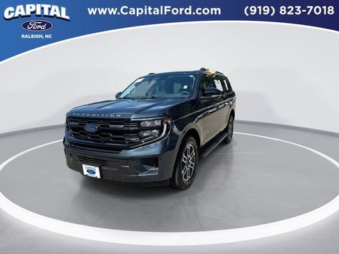 Certified 2025 Ford Expedition Active RWD image 4