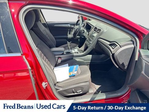 Used 2017 Ford Fusion SE w/ Fusion SE Technology Package FWD image 21