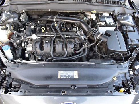 Used 2020 Ford Fusion Titanium image 12