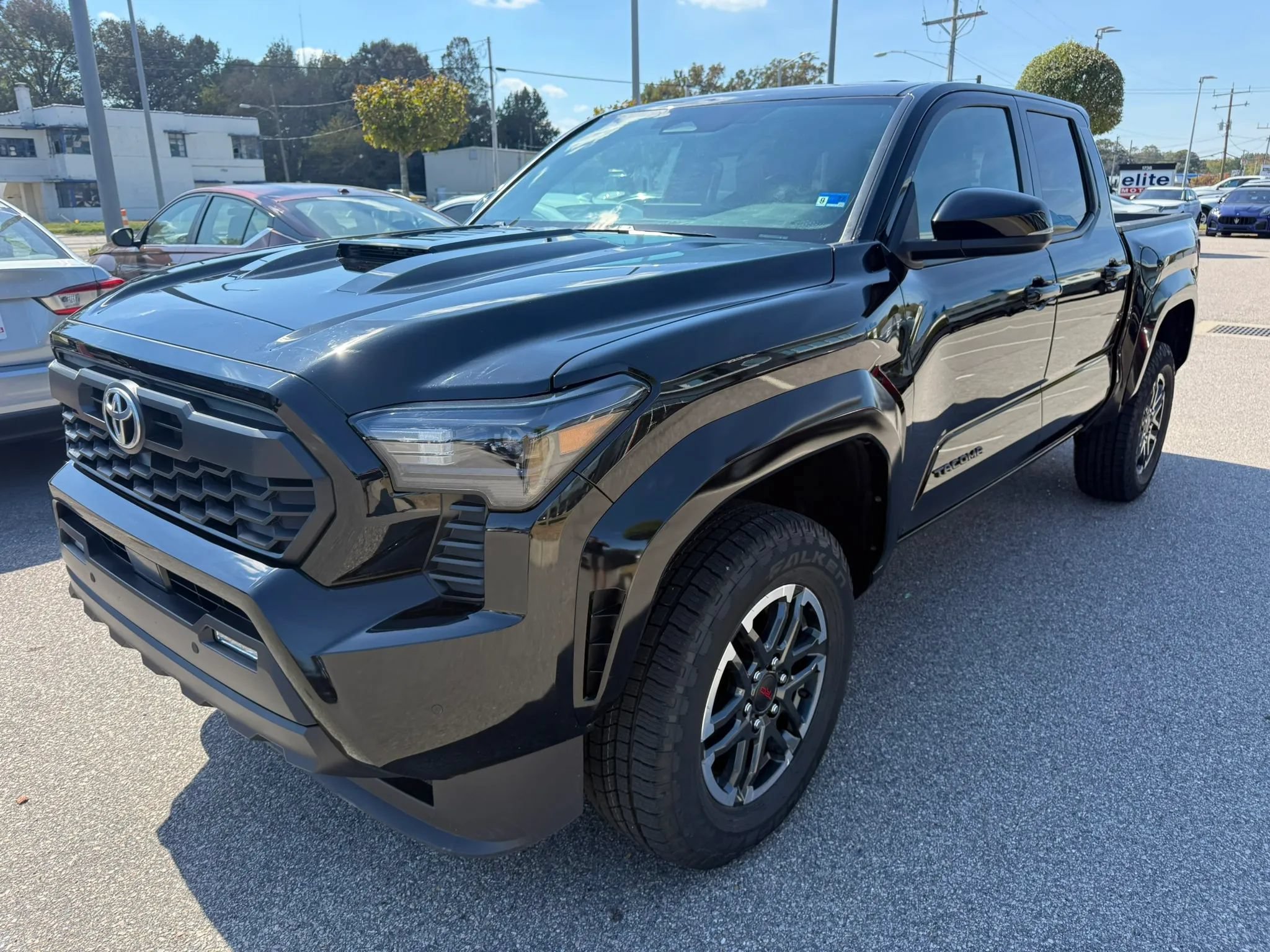 Used 2024 Toyota Tacoma TRD Sport w/ TRD Sport Upgrade Package AWD/4WD image 3