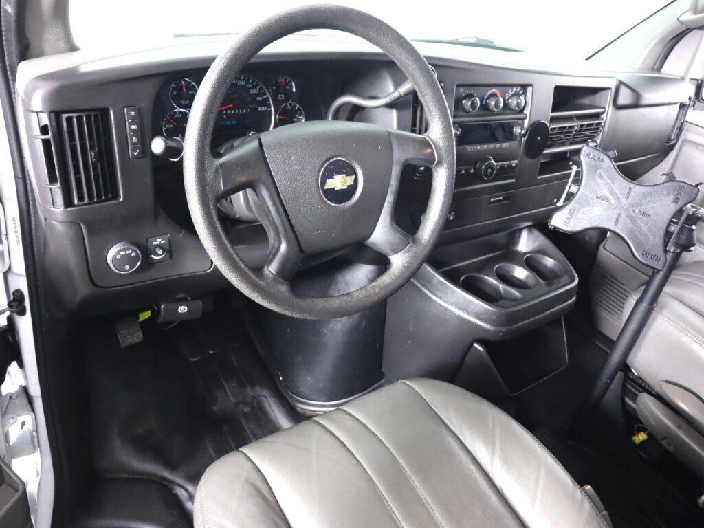 Used 2014 Chevrolet Express 1500 RWD image 9