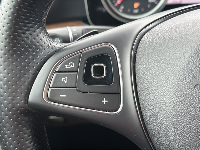 Used 2018 Mercedes-Benz E 300 4MATIC image 31