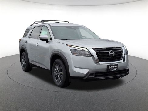 New 2025 Nissan Pathfinder SV image 3