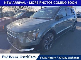 Used 2023 Kia Niro EX Touring video 3