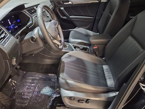 Used 2022 Volkswagen Tiguan SE image 11