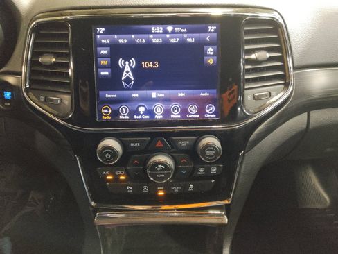 Used 2019 Jeep Grand Cherokee Laredo w/ Laredo X Package image 25