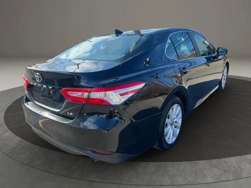 Used 2020 Toyota Camry LE FWD image 5