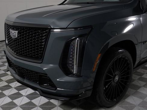 Used 2025 Cadillac Escalade V w/ LPO, ONYX Package image 46