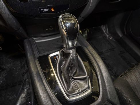 Used 2018 Nissan Rogue S image 14