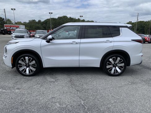 New 2025 Mitsubishi Outlander SEL image 2