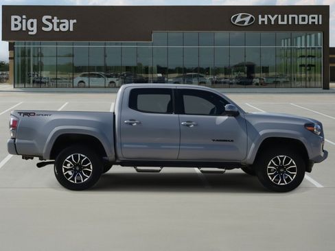 Used 2021 Toyota Tacoma TRD Sport w/ Technology Package image 5