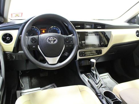 Used 2017 Toyota Corolla LE image 7