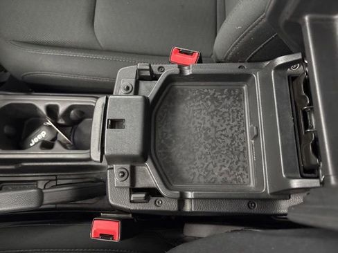 Used 2019 Jeep Wrangler Unlimited Sahara AWD/4WD image 45