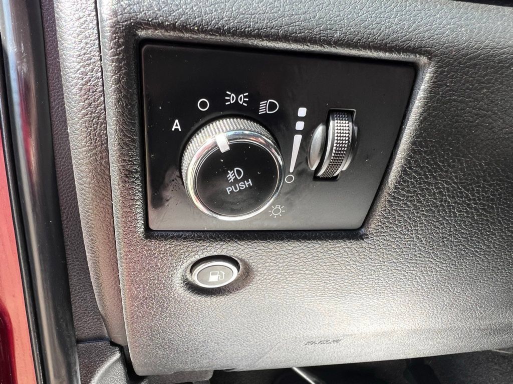 Used 2021 Jeep Grand Cherokee Laredo AWD/4WD image 25
