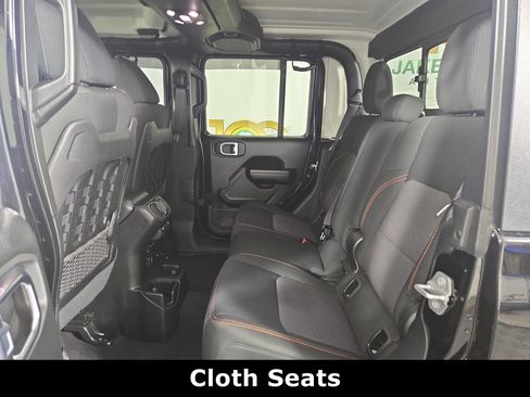 Used 2021 Jeep Gladiator Mojave AWD/4WD image 13