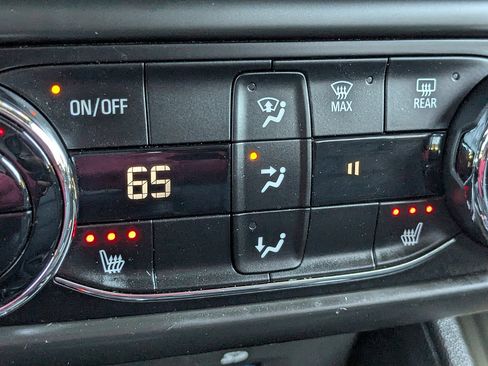 Certified 2023 Chevrolet TrailBlazer ACTIV w/ Technology Package AWD/4WD image 38