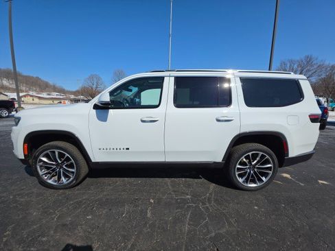Used 2022 Jeep Wagoneer Series III w/ Premium Group I image 2