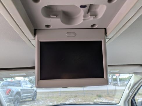 Used 2014 Chrysler Town & Country Touring image 14