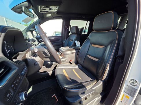 Used 2021 GMC Yukon XL AT4 w/ AT4 Premium Package AWD/4WD image 11