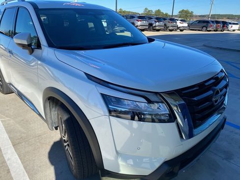 Used 2023 Nissan Pathfinder Platinum w/ Cargo Package image 2
