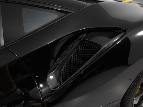 Used 2019 Ferrari 488 Pista Coupe RWD image 18