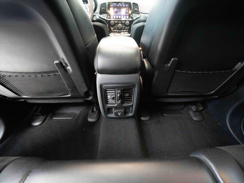 Used 2019 Jeep Grand Cherokee Altitude AWD/4WD image 21