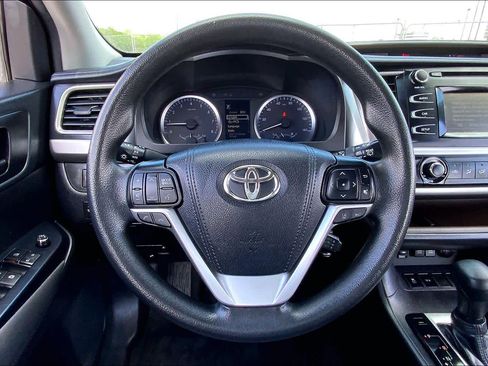 Used 2019 Toyota Highlander LE image 6