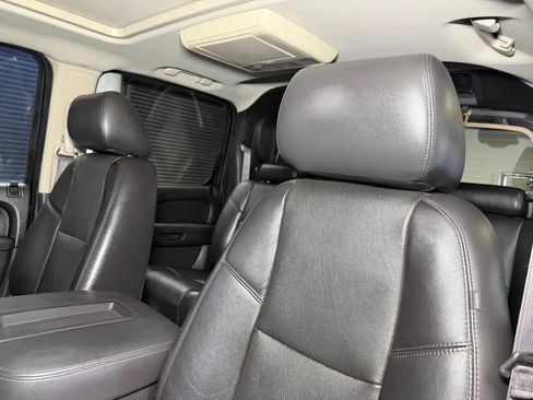 Used 2013 Chevrolet Avalanche LTZ RWD image 29