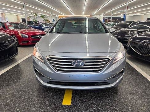 Used 2017 Hyundai Sonata SE FWD image 2