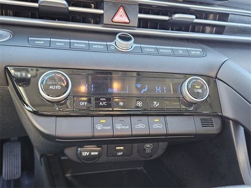 Used 2024 Hyundai Elantra SEL image 21