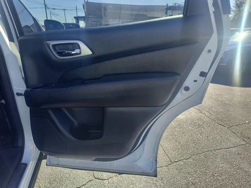 Used 2014 Nissan Pathfinder SL w/ SL Tech Package image 28